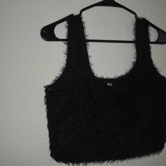 Black Faux Fur Crop Top - Picture 4 of 7